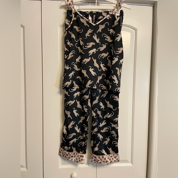 Ann Taylor sleep leopard two piece pajama set. - Picture 1 of 4